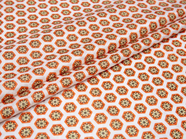 لماذا يعتبر النسيج المطبوع من البوليستر في جاكار هو الخيار الأول للبطانات الراقية؟